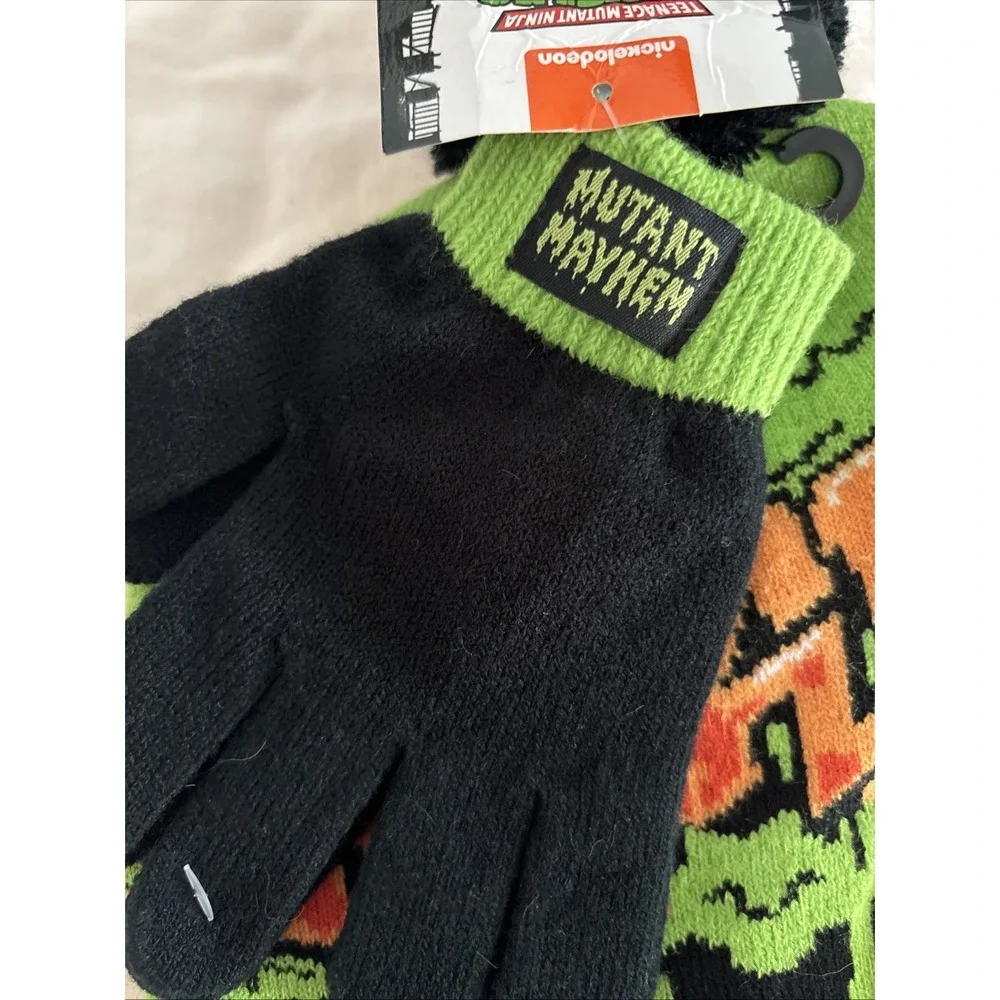 NWT.‎ Nickelodeon Ninja Turtles Brand New Hat, And Glove Set For Children.